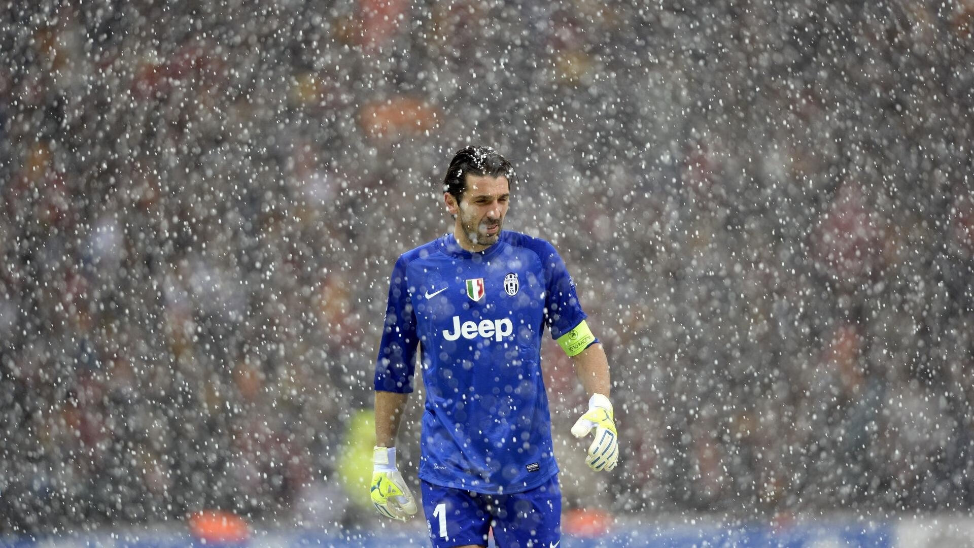 世界杯篮球场?不,是足球场!激情点燃瞬间!,世界杯篮球比赛视频